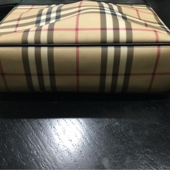 Burberry purse. - Picture 7 of 7